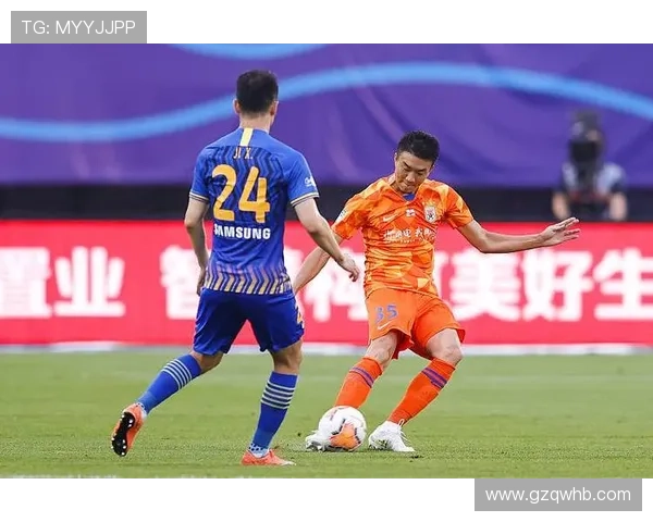 杨翼:吴启鹏U19伤退回申花康复 杨翼:吴启鹏U19伤退回申花康复